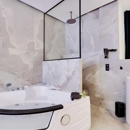 度假居 Lovely Bedroom With Jacuzzi 2p Chatelet